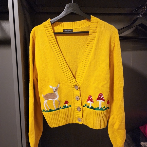 Smak Parlour Sweaters - Chic Yellow Cardigan with Deer and Mushroom Design